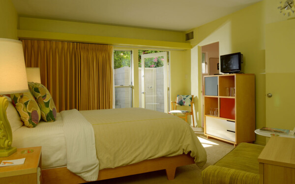 Twin Palms Room | Orbit In, Palm Springs, CA Twin Palms Room | Orbit In, Palm Springs, CA